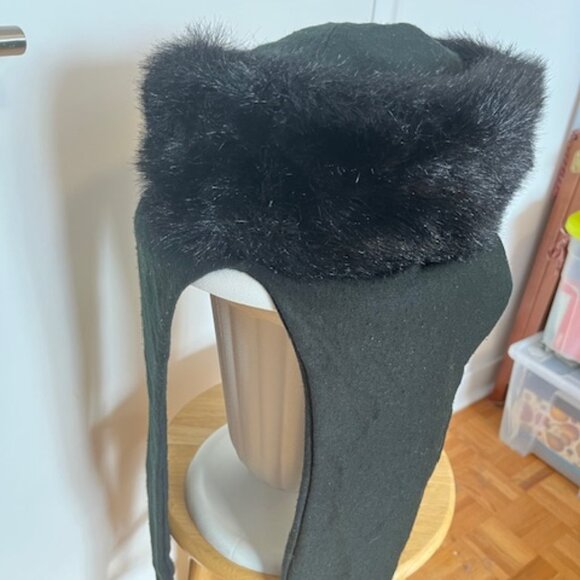 Elegant Black Faux Fur Hat - Picture 3 of 4